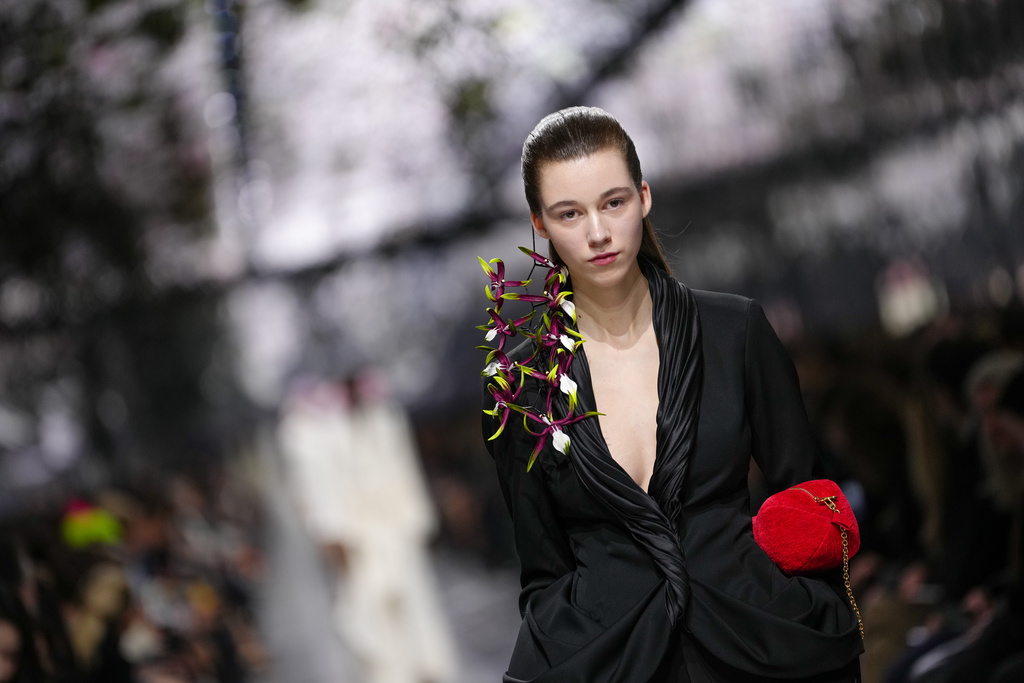 A model wears a creation as part of the Christian Dior Spring/Summer 2026 Haute Couture collection presented in Paris, Monday, Jan. 26, 2026. (AP Photo/Aurelien Morissard)