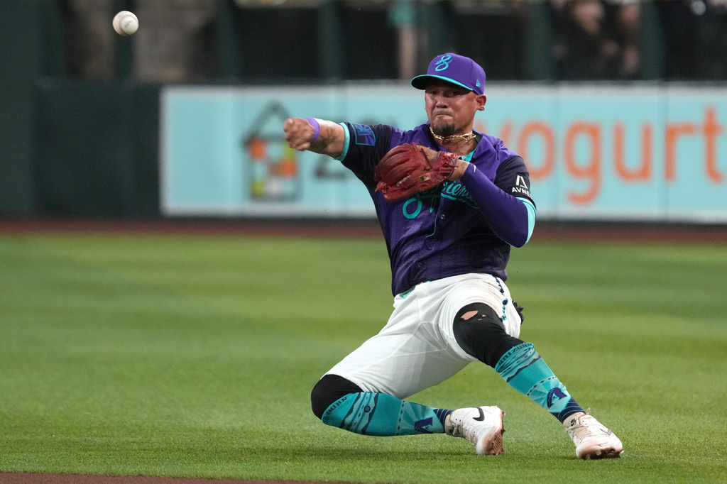 Arizona Diamondbacks second baseman Ildemaro Vargas makes the off balance throw for an out on a ball hit by New York Mets' Carson Benge in the fourth inning of a baseball game, Friday, May 8, 2026, in Phoenix. (AP Photo/Rick Scuteri)