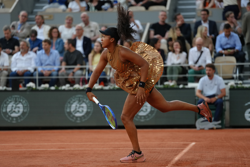 Japan's Naomi Osaka warms up for the fourth-round tennis match against Aryna Sabalenka of Belarus at the French Open in Paris, Monday, June 1, 2026. (AP Photo/Aurelien Morissard)