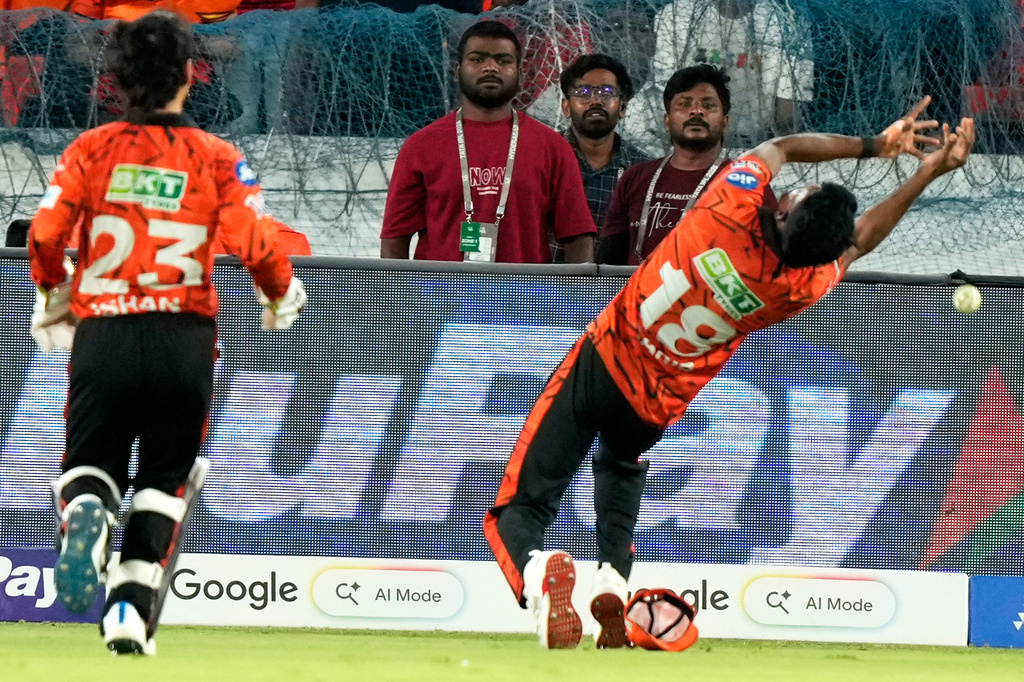 Sunrisers Hyderabad's Sakib Hussain missed a catch to dismiss Royal Challengers Bengaluru's captain Rajat Patidar during the Indian Premier League cricket match between Sunrisers Hyderabad and Royal Challengers Bengaluru in Hyderabad, India, Friday, May 22, 2026. (AP Photo/Mahesh Kumar A.)
