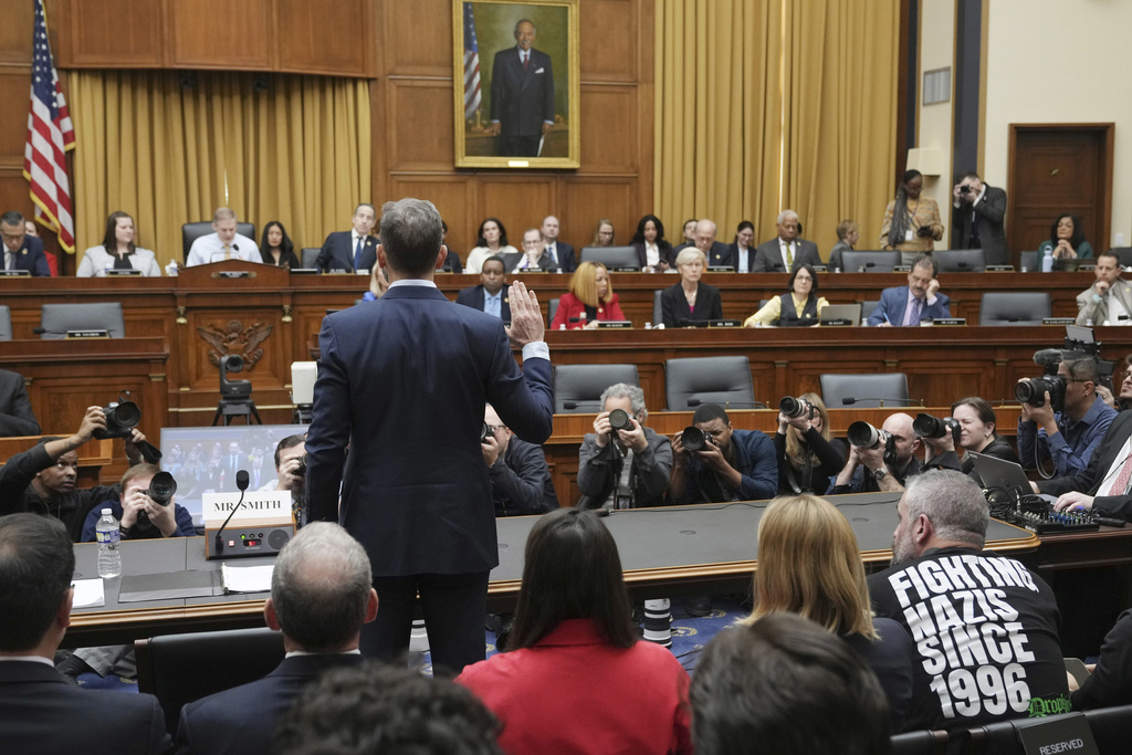 Former Justice Department special counsel Jack Smith, left standing, takes an oath before the House Judiciary Committee, as former Washington Metropolitan Police Department officer Michael Fanone, right seated, looks on, Thursday, Jan. 22, 2026 at the Capitol in Washington. (AP Photo/Jacquelyn Martin)