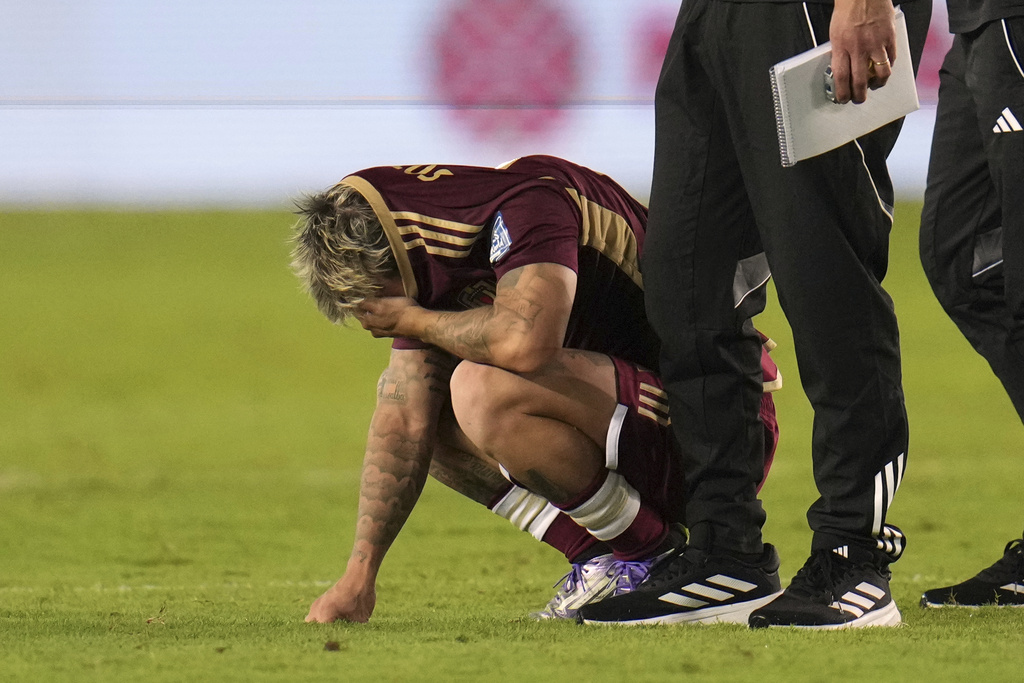 Venezuela's Yeferson Soteldo reacts after his team's lost against Colombia during a World Cup 2026 qualifying soccer match in Maturin, Venezuela, Tuesday, Sept. 9, 2025. (AP Photo/Ariana Cubillos)