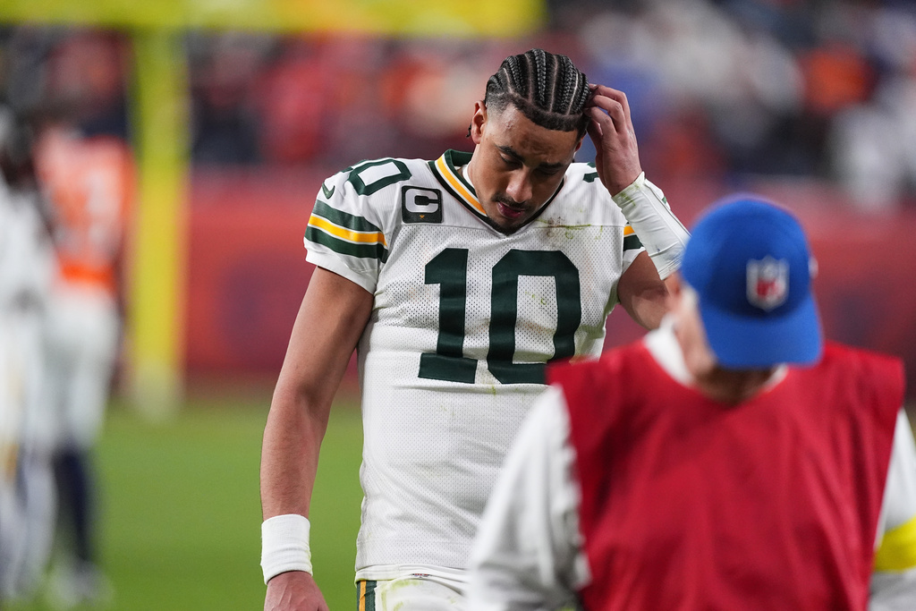 Green Bay Packers quarterback Jordan Love heads off the field after the second half of an NFL football game against the Denver Broncos, Sunday, Dec. 14, 2025, in Denver. (AP Photo/David Zalubowski)