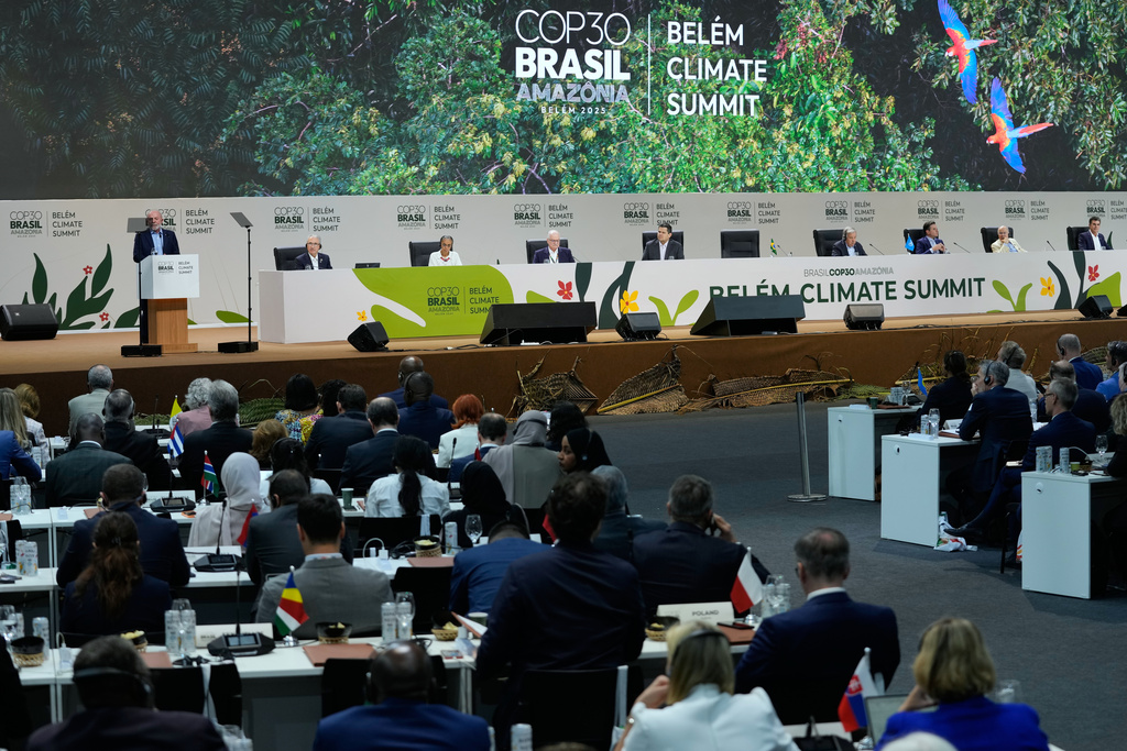 Brazilian President Luiz Inacio Lula da Silva addresses a plenary session of the COP30 U.N. Climate Summit in Belem, Brazil, Thursday, Nov. 6, 2025. (AP Photo/Eraldo Peres)