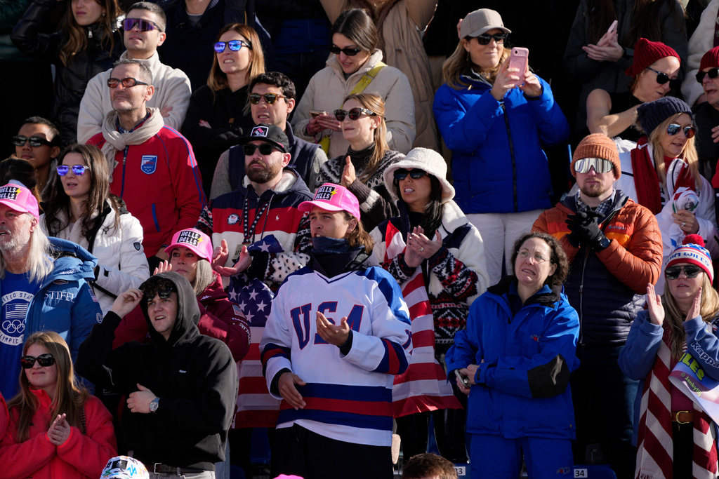 Fans of the United States react after United States' Lindsey Vonn's crash during an alpine ski women's downhill race, at the 2026 Winter Olympics, in Cortina d'Ampezzo, Italy, Sunday, Feb. 8, 2026. (AP Photo/Andy Wong)