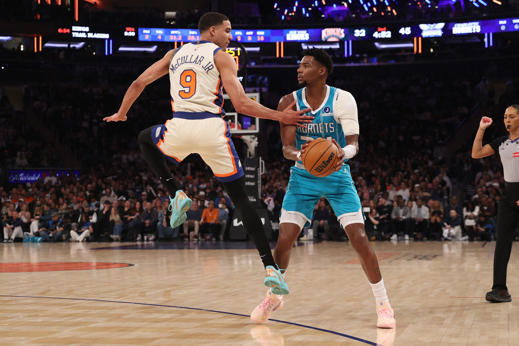 Charlotte Hornets' Brandon Miller, front right, looks to pass the ball against New York Knicks' Kevin McCullar Jr. (9) during the first half of an NBA basketball game Sunday, April 12, 2026, in New York. (AP Photo/Pamela Smith)
