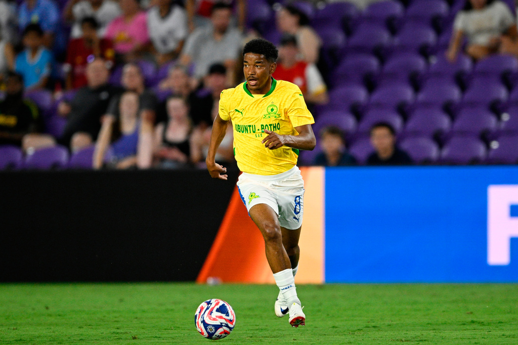 FILE - Mamelodi Sundowns' Jayden Adams (8) controls the ball during a Club World Cup group F soccer match against Ulsan HD, June 18, 2025 in Orlando, Fla. (AP Photo/Phelan M. Ebenhack, File)