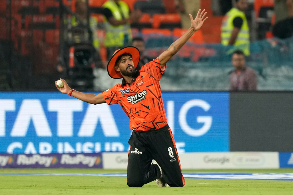 Sunrisers Hyderabad's Praful Hinge takes the catch to dismiss Rajasthan Royals' Jofra Archer during the Indian Premier League cricket match between Sunrisers Hyderabad and Rajasthan Royals in Hyderabad, India, Monday, April 13, 2026. (AP Photo/Mahesh Kumar A.)