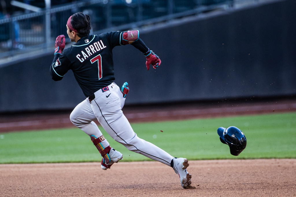 Arizona Diamondbacks' Corbin Carroll (7) loses his helmet as he runs to third base on a triple during the seventh inning of a baseball game against the New York Mets, Wednesday, April 8, 2026, in New York. (AP Photo/Angelina Katsanis)
