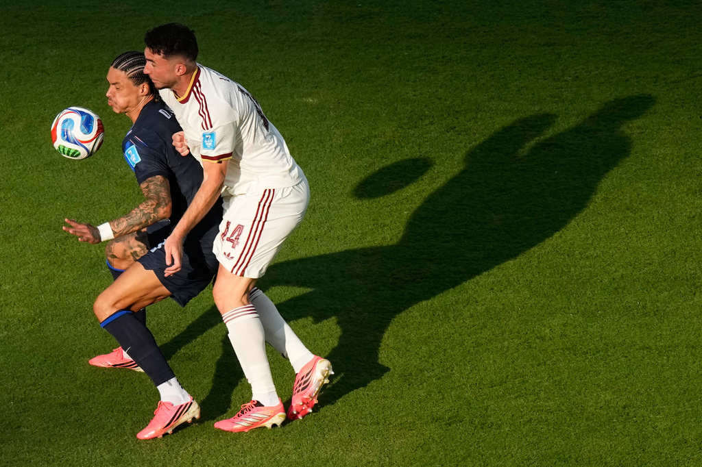 Spain's Aymeric Laporte (14) battles for the ball with Uruguay's Darwin Nunez (9) during the World Cup Group H soccer match between Uruguay and Spain in Zapopan, near Guadalajara, Mexico, Friday, June 26, 2026. (AP Photo/Fernando Llano)