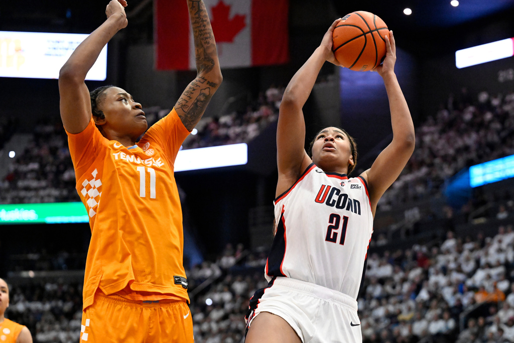 UConn forward Sarah Strong (21) shoots as Tennessee forward Zee Spearman (11) defends in the second half of an NCAA college basketball game, Sunday, Feb. 1, 2026, in Hartford, Conn. (AP Photo/Jessica Hill)