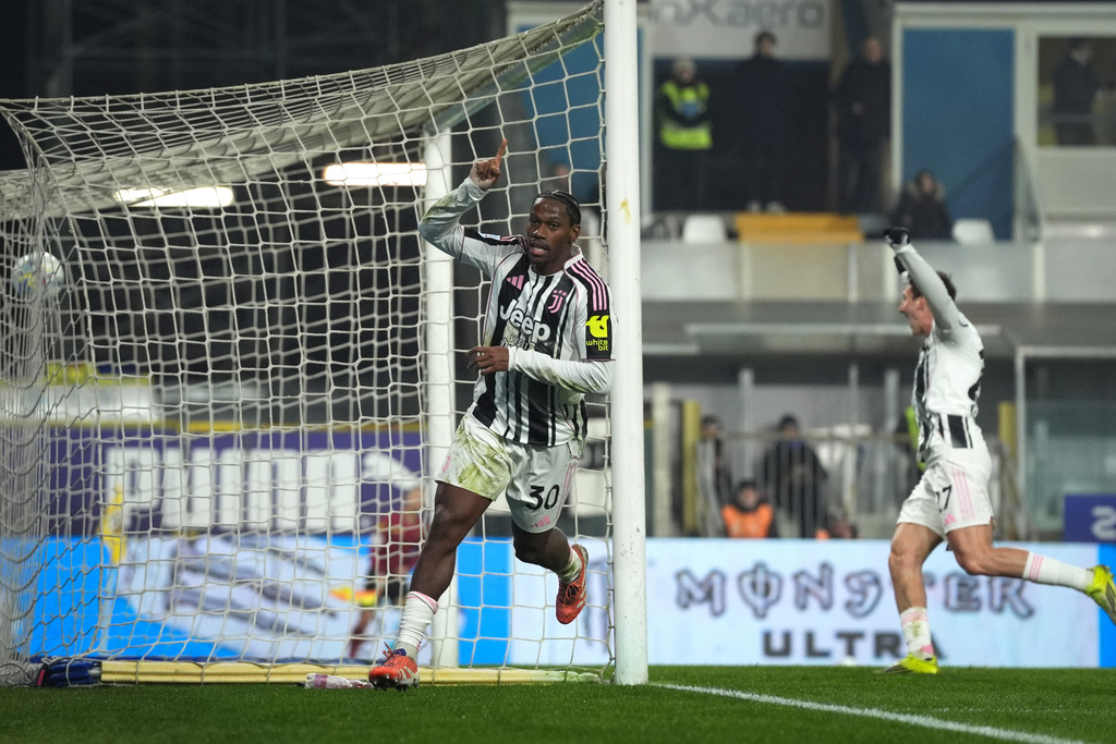 Juventus' Jonathan David celebrates after scoring his side's fourth goal during the Serie A soccer match between Parma and Juventus in Parma, Italy, Sunday, Feb. 1, 2026. (Massimo Paolone/LaPresse via AP)