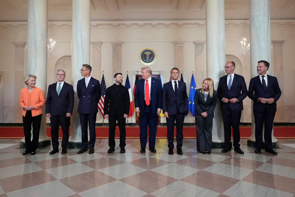 FILE - European Commission President Ursula von der Leyen, from left, British Prime Minister Keir Starmer, Finland's President Alexander Stubb, Ukrainian President Volodymyr Zelenskyy, President Donald Trump, France's President Emmanuel Macron, Italy's Prime Minister Giorgia Meloni, Germany's Chancellor Friedrich Merz and NATO Secretary General Mark Rutte stand before a group photo in the Grand Foyer of the White House, Monday, Aug. 18, 2025, in Washington. (AP Photo/Alex Brandon, File)