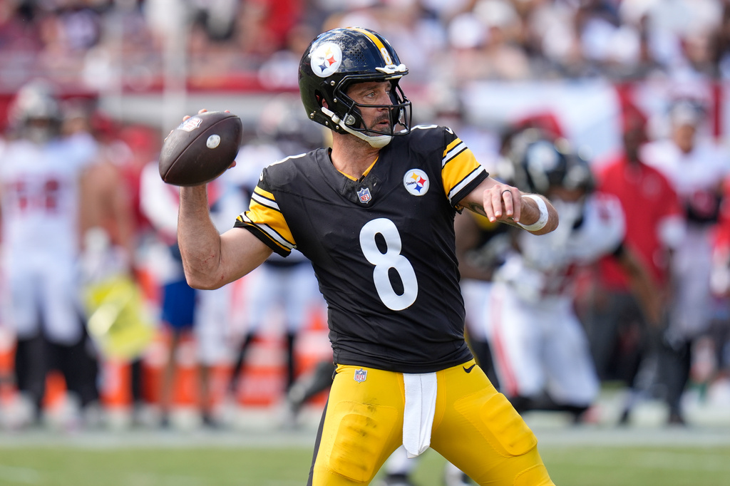 Pittsburgh Steelers quarterback Aaron Rodgers (8) aims a pass during the second half of an NFL football game against the Tampa Bay Buccaneers in Tampa, Fla., Sunday, Oct. 18, 2026. (AP Photo/Chris O'Meara)