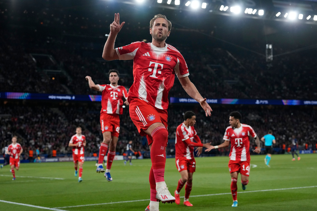 Bayern's Harry Kane celebrates after scoring a penalty, the opening goal of his team during the Champions League semifinal first leg soccer match between Paris Saint-Germain and Bayern Munich in Paris, Tuesday, April 28, 2026. (AP Photo/Christophe Ena)