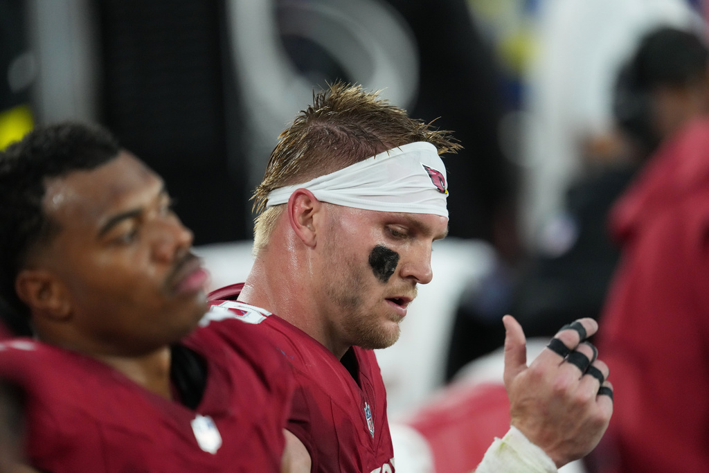 Arizona Cardinals tight end Trey McBride, right, sits on the bench as time runs out in an NFL football game against the Los Angeles Rams, Sunday, Dec. 7, 2025, in Glendale, Ariz. (AP Photo/Ross D. Franklin+