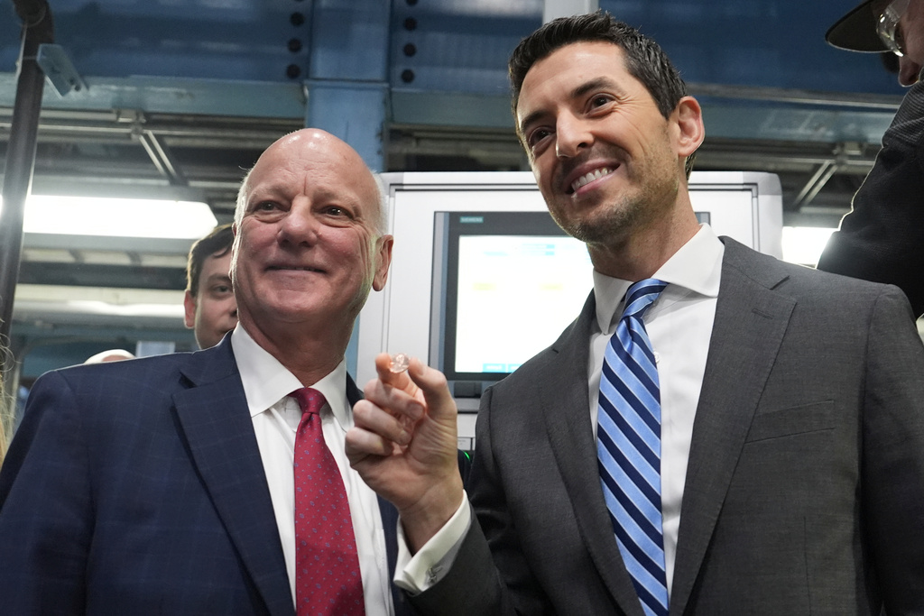 U.S. Treasurer Brandon Beach, left, and Deputy Secretary of the Treasury Derek Theurer pose for a picture holding one of the last pennies pressed at the U.S. Mint in Philadelphia, Wednesday, Nov. 12, 2025. (AP Photo/Matt Slocum)