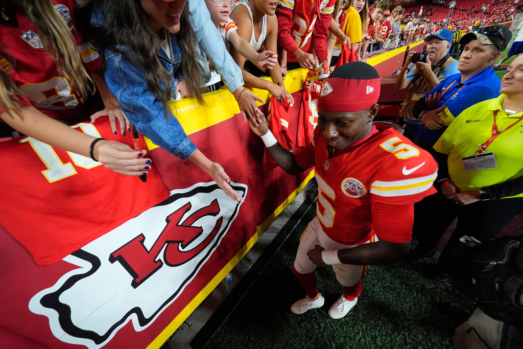 Kansas City Chiefs wide receiver Hollywood Brown heads off the field following an NFL football game against the Detroit Lions Sunday, Oct. 12, 2025, in Kansas City, Mo. (AP Photo/Charlie Riedel)