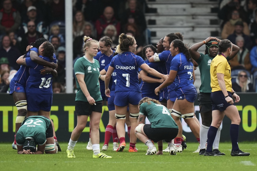 France's players celebrate following a Women's Rugby World Cup 2025 quarterfinal match between France and Ireland, in Exeter, England, Sunday, Sept. 14, 2025. (AP Photo/Alastair Grant)