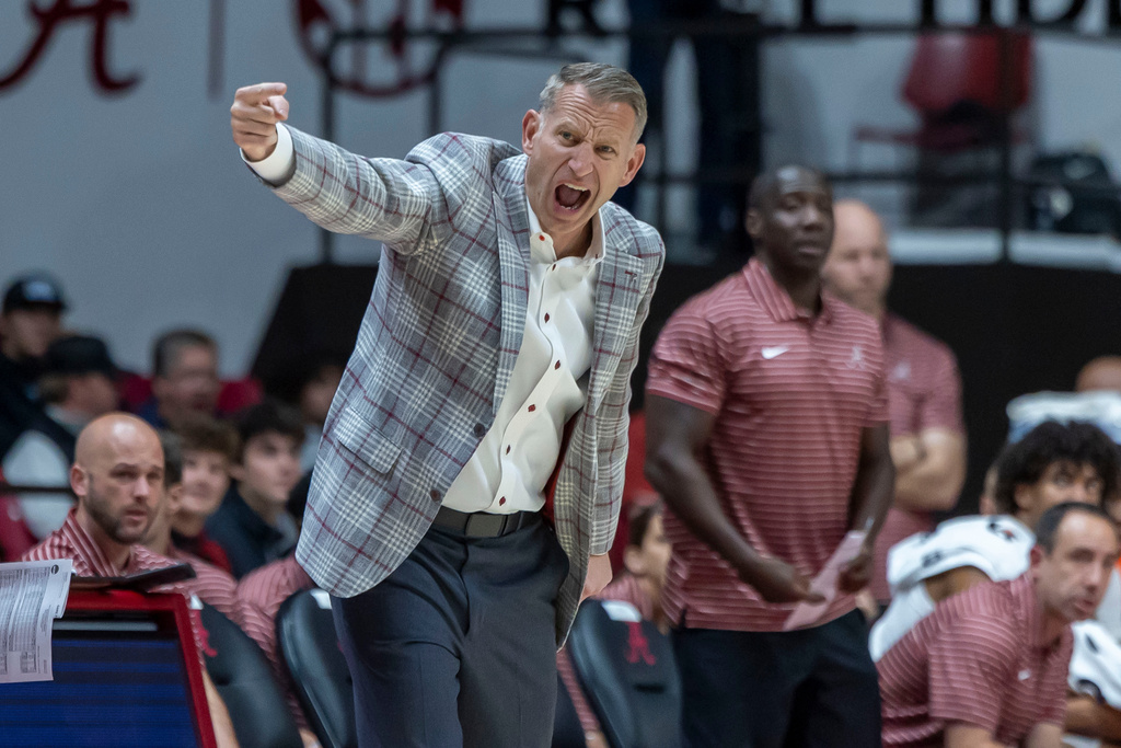 Alabama head coach Nate Oats works with his team during the first half of an NCAA college basketball game against North Dakota on Monday, Nov. 3, 2025, in Tuscaloosa, Ala. (AP Photo/Vasha Hunt)