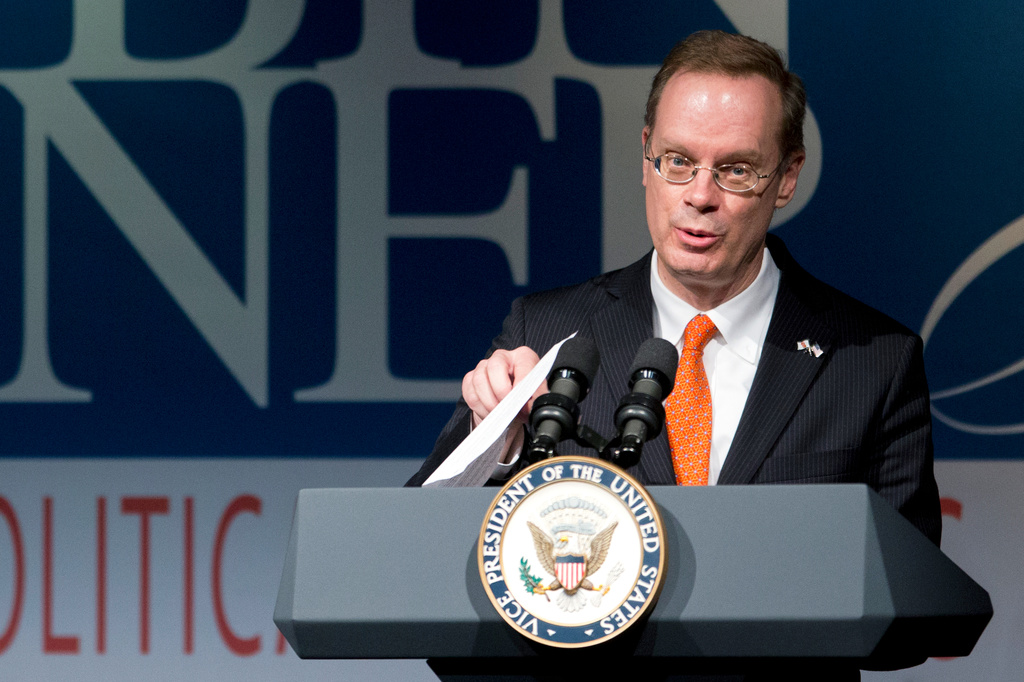 FILE - Syracuse University Chancellor Kent Syverud introduces Vice President Joe Biden at the Robin Toner Prize celebration dinner in Washington, March 24, 2014. (AP Photo/Manuel Balce Ceneta, File)