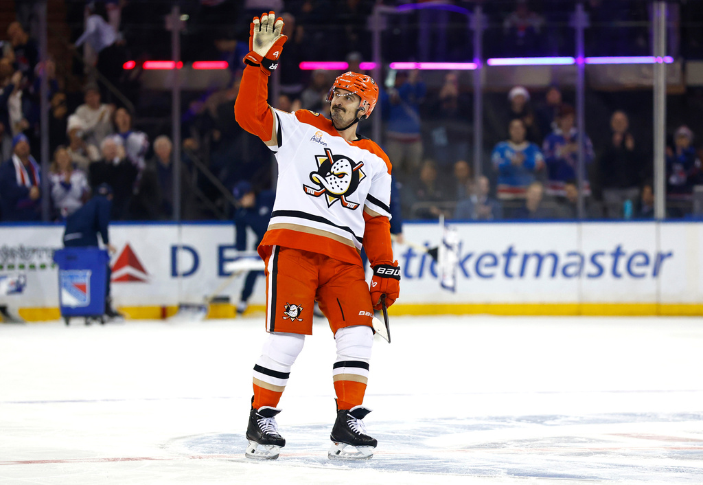 Anaheim Ducks left wing Chris Kreider acknowledges fans during a tribute to him at an NHL hockey game against the New York Rangers, Monday, Dec 15, 2025, in New York. (AP Photo/Noah K. Murray)