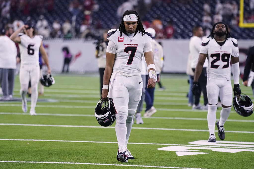 Houston Texans quarterback C.J. Stroud (7) walks off the field with the team after an NFL football game against the Tampa Bay Buccaneers Monday, Sept. 15, 2025, in Houston, Texas. (AP Photo/Eric Christian Smith)