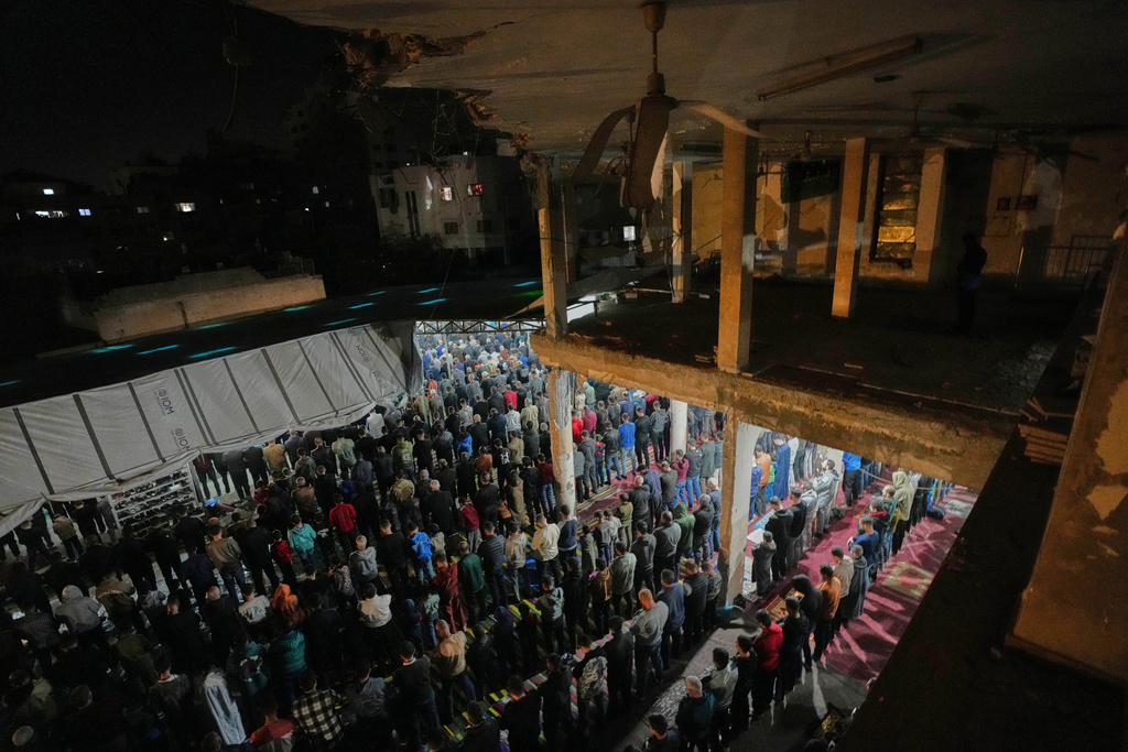 Muslim worshippers perform evening Tarawih prayer on the first night of the holy fasting month of Ramadan at the Alkanz Mosque, which was damaged during the Israel–Hamas war, in Gaza City, Tuesday, Feb. 17, 2026. (AP Photo/Jehad Alshrafi)