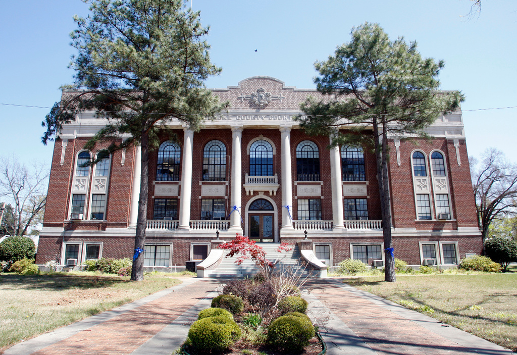 FILE - This April 7, 2009 file photo shows the Lonoke County Courthouse in Lonoke, Ark. (Jeff Mitchell/Arkansas Democrat-Gazette via AP)