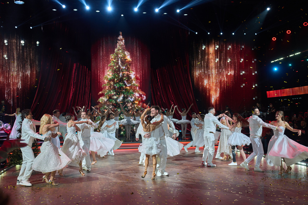 Well-known Ukrainian artists perform during the shooting of the Christmas TV show ''Dancing with the Stars'' in Kyiv, Ukraine, Thursday, Dec. 18, 2025. (AP Photo/Efrem Lukatsky) (AP Photo/Efrem Lukatsky)