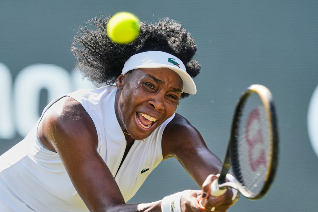 United States' Venus Williams returns the ball to Romania's Irina Camelia Begu during their round of 32 match at the Bad Homburg Open WTA tennis tournament in Bad Homburg, Germany, Monday, June 22, 2026. (AP Photo/Michael Probst)