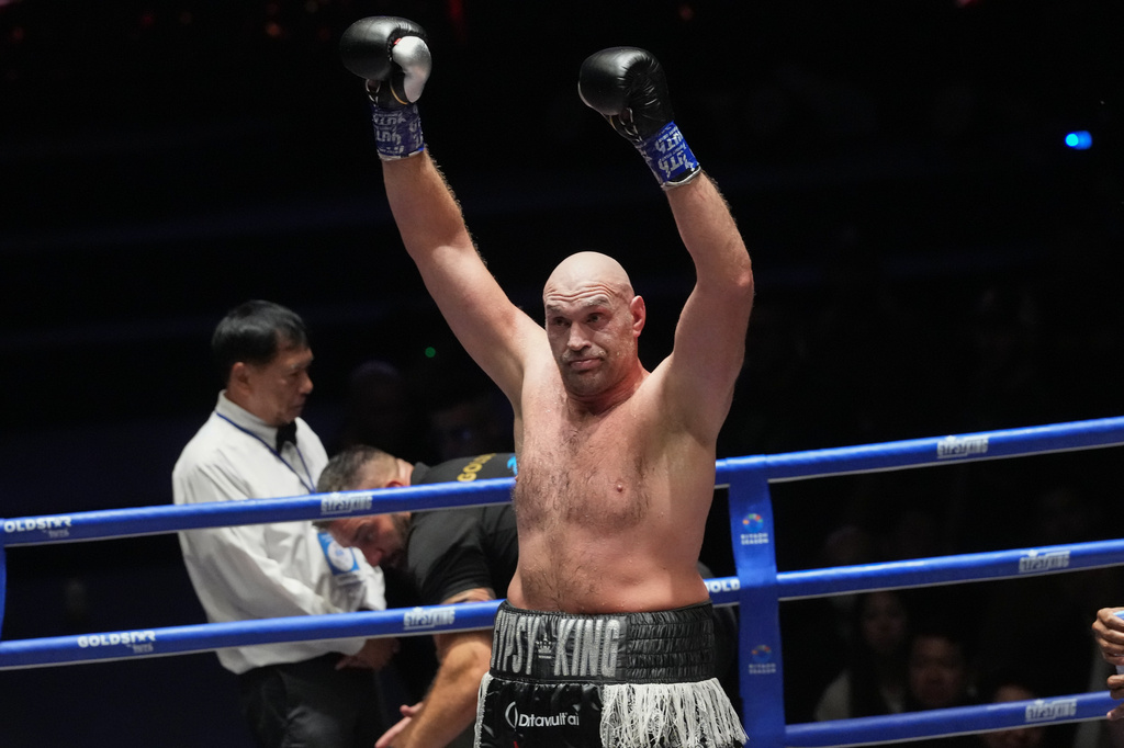 FILE - Tyson Fury of England celebrates after winning against Mariusz Wach of Poland during a heavyweight charity bout at Max Muay Thai Stadium in Pattaya, Thailand, Friday, July 24, 2026. (AP Photo/Sakchai Lalit, file)