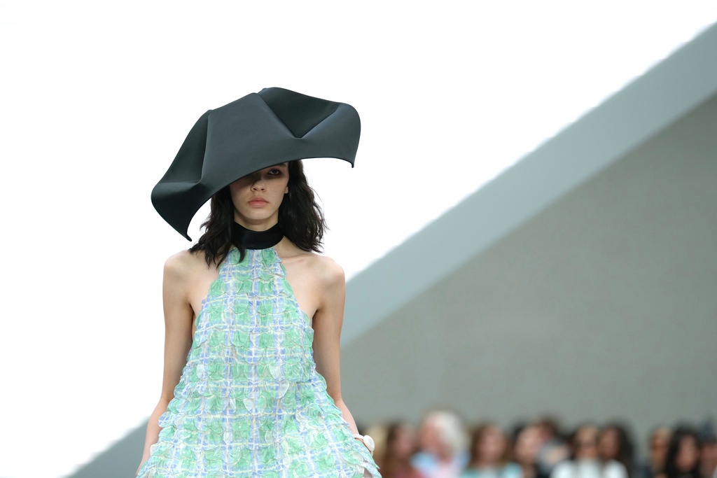 A model wears a creation as part of the Dior Spring/Summer 2026 collection presented in Paris, Wednesday, Oct. 1, 2025. (AP Photo/Aurelien Morissard)
