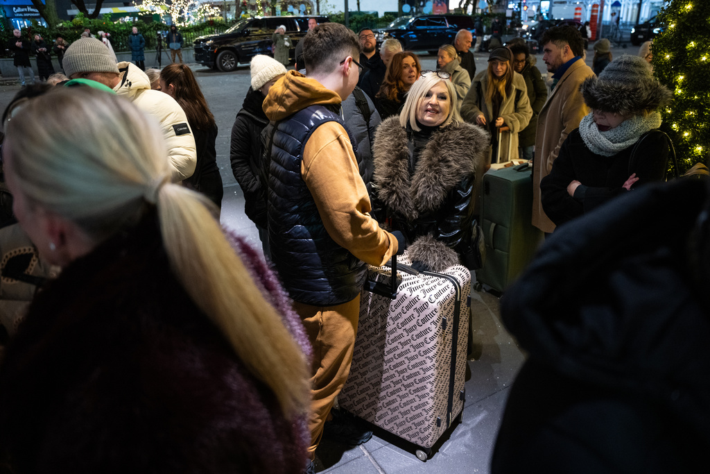 Black Friday Shoppers wait in line to enter Macy's flagship store on Friday, Nov. 28, 2025 in New York. (AP Photo/Angelina Katsanis)