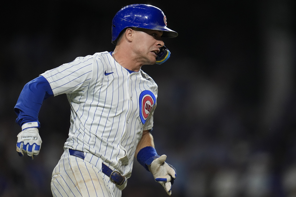Chicago Cubs' Matt Shaw (6) runs the bases after hitting a triple during the sixth inning of the second baseball game of a split doubleheader against the Milwaukee Brewers, Tuesday, Aug. 19, 2025, in Chicago. (AP Photo/Erin Hooley)