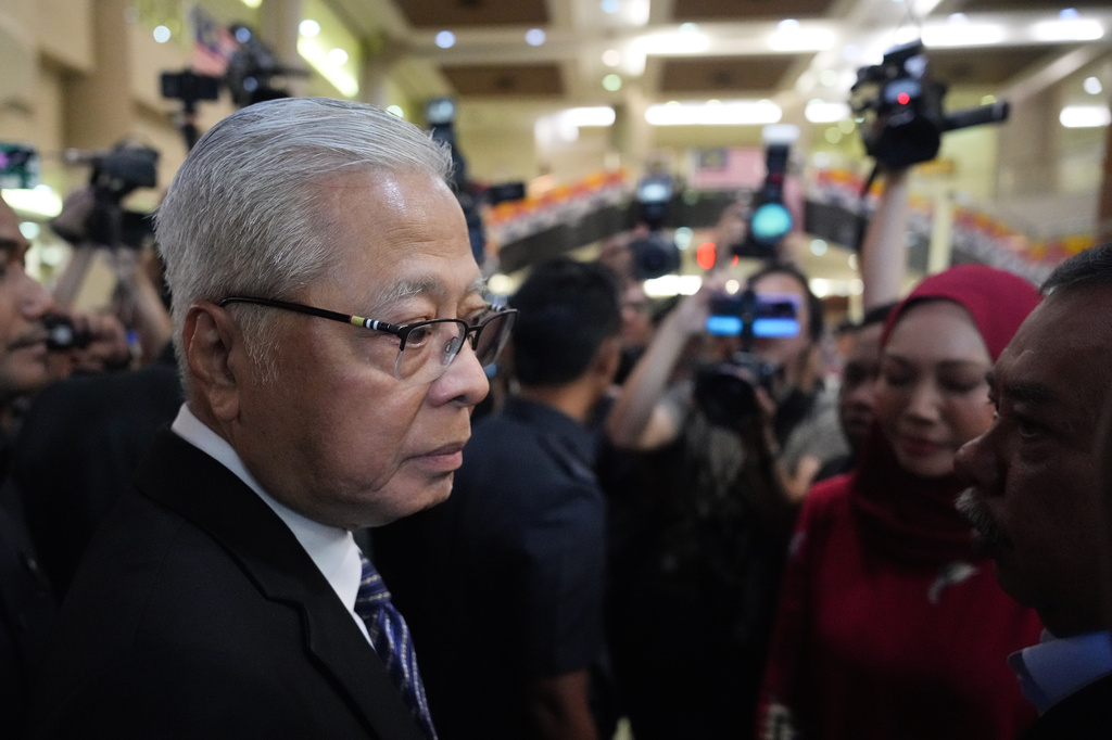 Malaysia's former Prime Minister Ismail Sabri Yaakob, left, arrives at courthouse for a corruption case in Kuala Lumpur, Malaysia, Thursday, Aug. 27, 2026. (AP Photo/Vincent Thian)