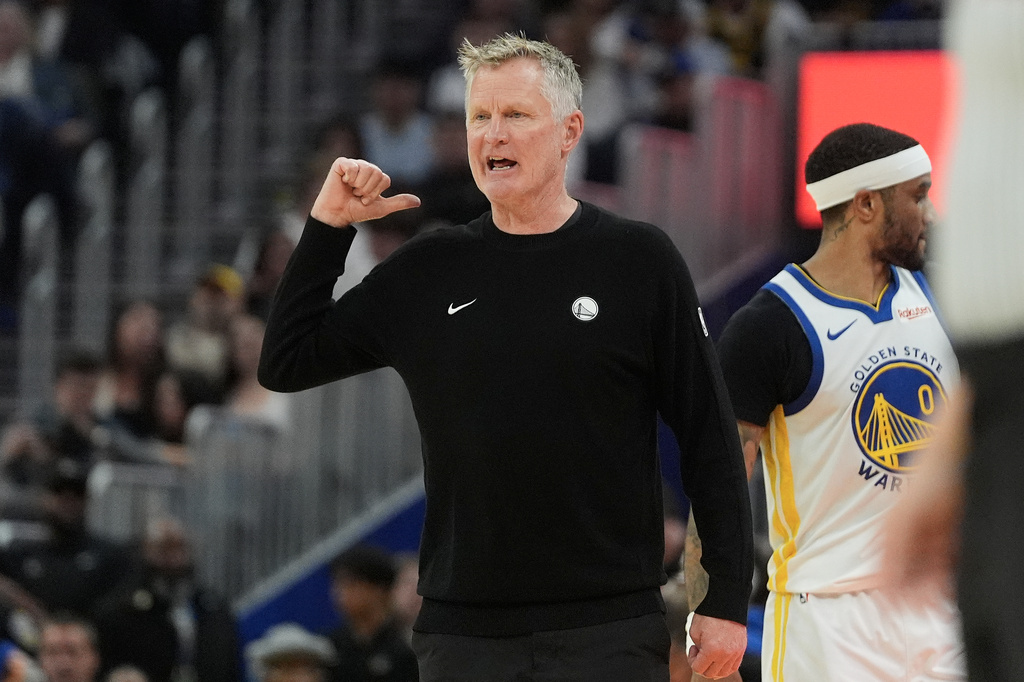 Golden State Warriors head coach Steve Kerr gestures during the first half of an NBA basketball game against the Los Angeles Lakers in San Francisco, Thursday, April 9, 2026. (AP Photo/Jeff Chiu)