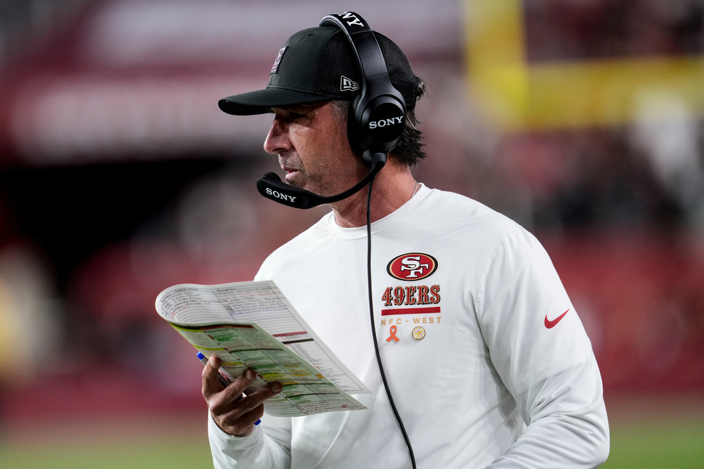 San Francisco 49ers head coach Kyle Shanahan watches play against the Atlanta Falcons in the second half of an NFL football game, Sunday, Oct. 19, 2025, in Santa Clara, Calif. (AP Photo/Godofredo A. Vásquez)