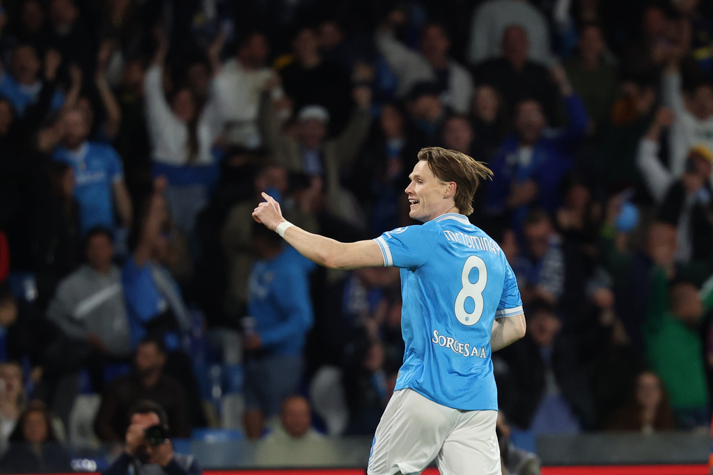 Napoli's Scott McTominay celebrates scoring a goal during the Serie A soccer match between Napoli and Cremonese, Friday, April 24 , 2026, in Naples, Italy. (Alessandro Garofalo/LaPresse via AP)