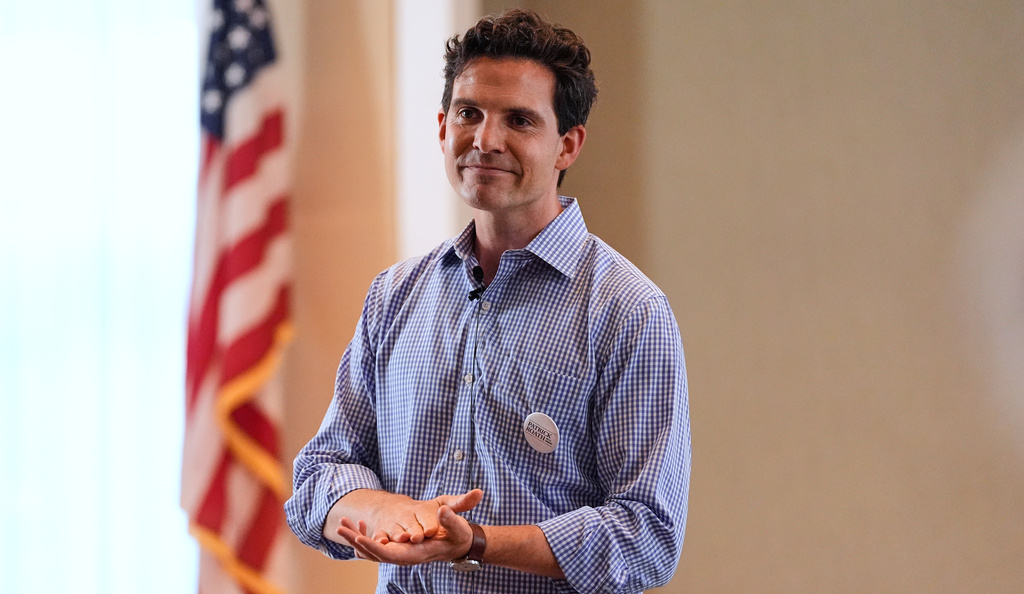 Patrick Roath, a Democrat candidate challenging U.S. Rep. Stephen Lynch (D-Mass.) in the 8th Congressional District, talks with residents at a retirement community, Wednesday, Aug. 26, 2026, in Westwood, Mass. (AP Photo/Charles Krupa)
