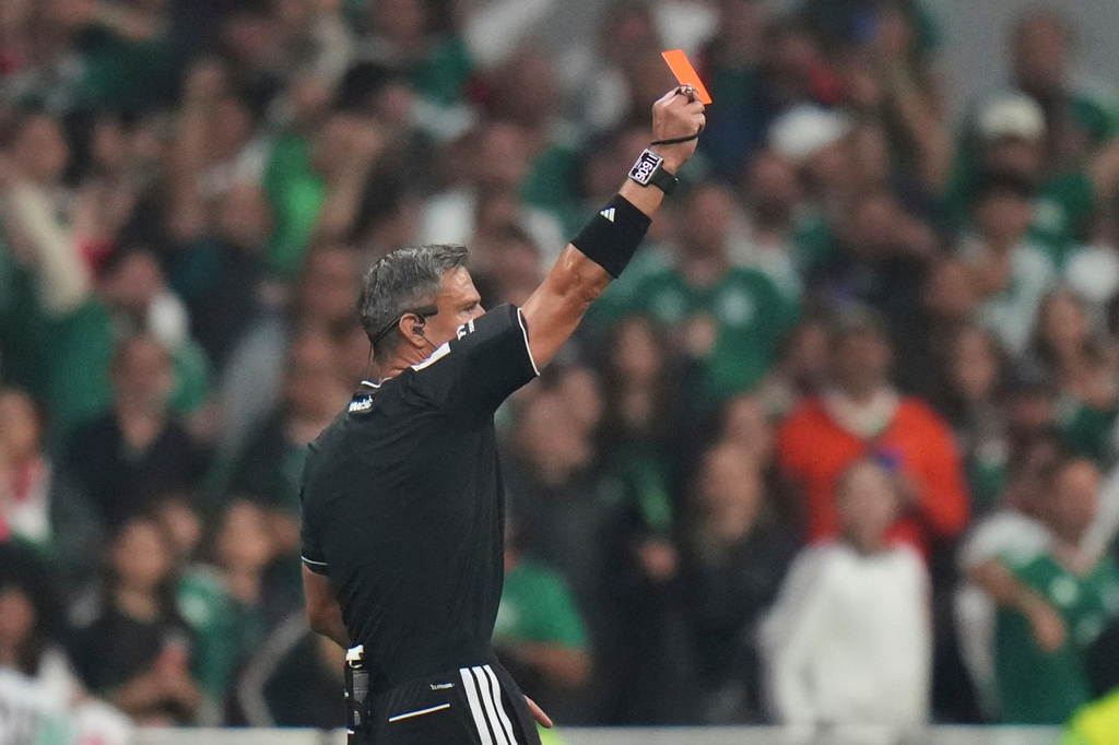 Referee Slavko Vincic, of Slovenia shows a red card to Ecuador's Piero Hincapie (3),not in picture, during the World Cup round of 32 soccer match between Mexico and Ecuador in Mexico City, Tuesday, June 30, 2026. (AP Photo/Eduardo Verdugo)