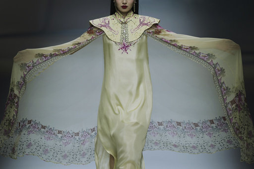 A model showcases a creation from the RU ZI ZHI YI collection by Yue Min during the SS2026 China Fashion Week, in Beijing, China, Thursday, Sept. 11, 2025. (AP Photo/Andy Wong) A model showcases a creation from the RU ZI ZHI YI collection by Yue Min during the SS2026 China Fashion Week, in Beijing, China, Thursday, Sept. 11, 2025. (AP Photo/Andy Wong)