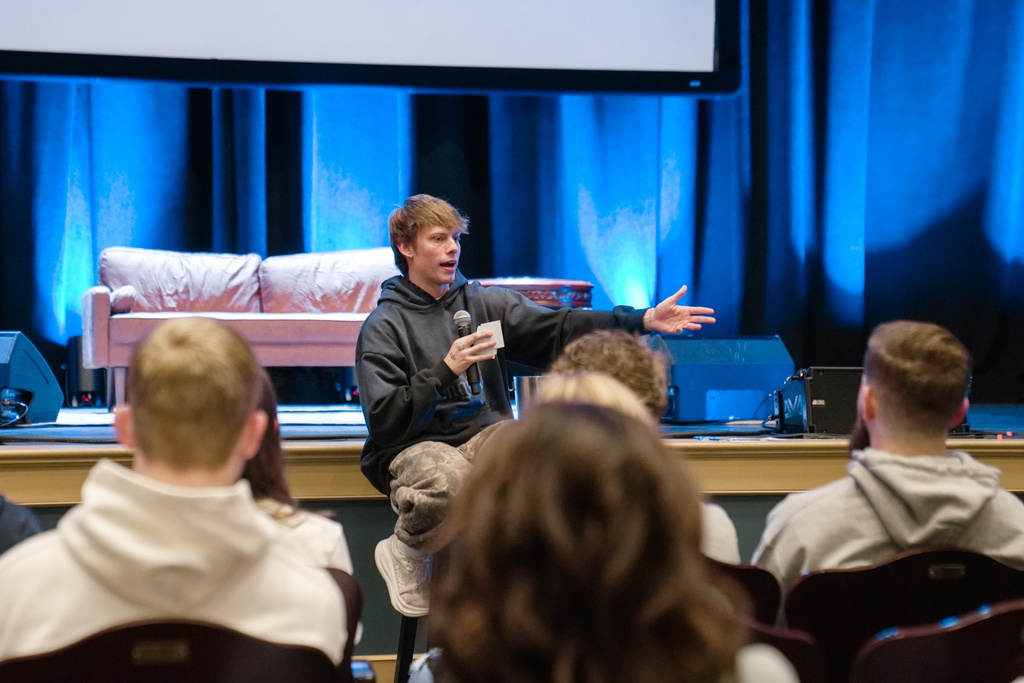 In this handout photo provided by Divij Vaswani, Christian podcaster, Bryce Crawford, speaks to followers At Lyrical Theater, Sunday, Dec. 14, 2025, in Birmingham, Ala. (Divij Vaswani via AP)
