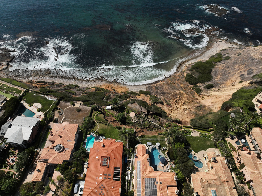 A landslide on a coastal bluff is shown from an aerial view on Tuesday, Sept. 30, 2025, in Rancho Palos Verdes, Calif. (AP Photo/Jae C. Hong)