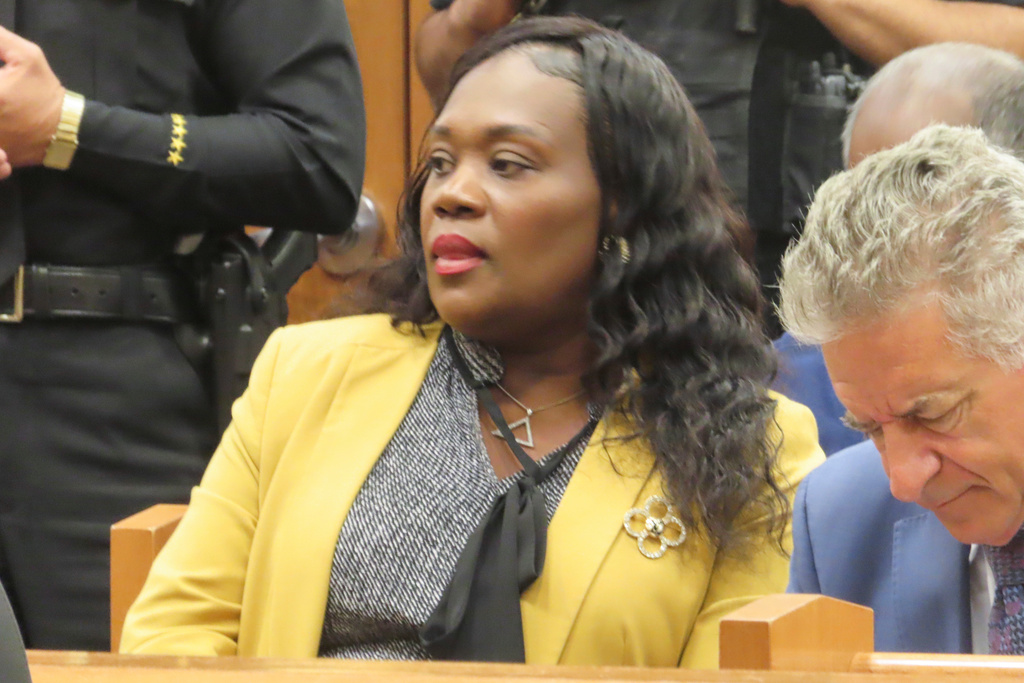FILE - La'Quetta Small, the superintendent of schools for Atlantic City, waits for her court appearance to start in Mays Landing, N.J., Thursday, Oct. 10, 2024, on charges that she and her husband, Atlantic City Mayor Marty Small Sr. beat and abused their teenage daughter. (AP Photo/Wayne Parry, File)