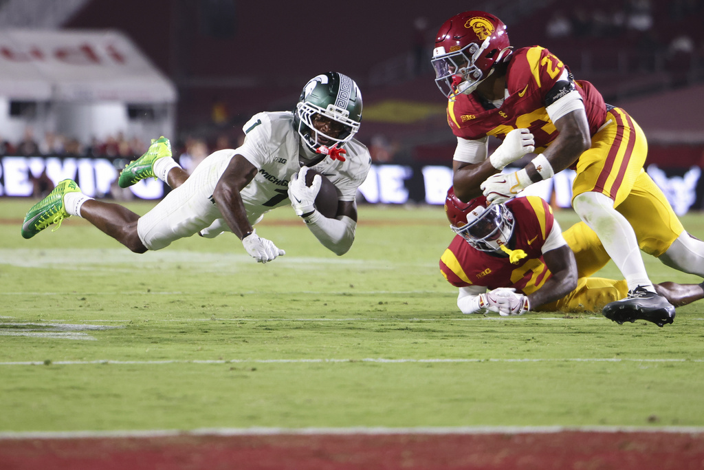 Michigan State wide receiver Omari Kelly leaps with the ball during the first half of NCAA college football game against Southern California, Saturday, Sept. 20, 2025, Los Angeles. (AP Photo/Jessie Alcheh)