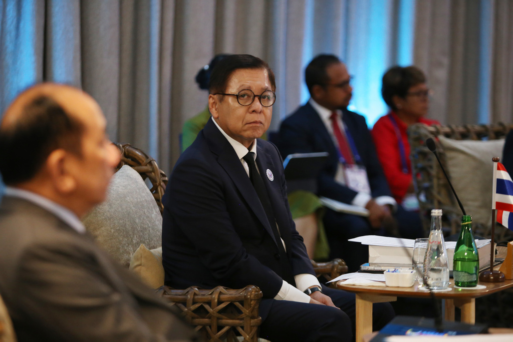 CORRECTS ID - Thai Foreign Minister Sihasak Phuangketkeow, center, attends the Association of Southeast Asian Nations (ASEAN) Foreign Ministers' Retreat in Cebu, Philippines Thursday, Jan. 29, 2026. (AP Photo/Jacqueline Hernandez, Pool)