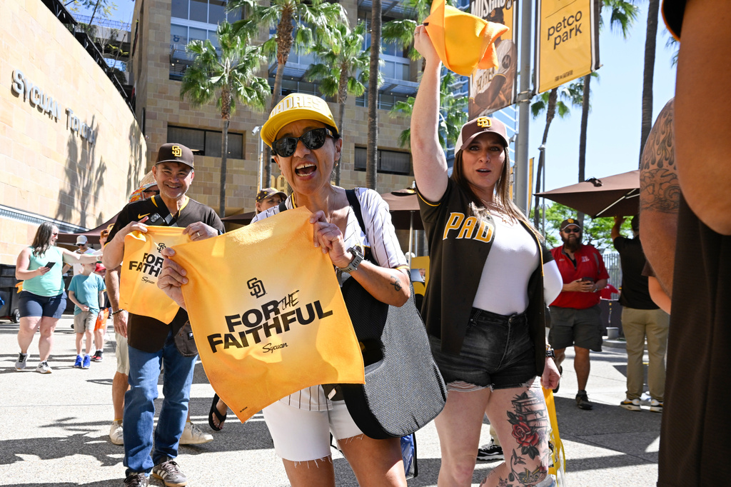Fans cheer as they arrive at Petco Park for an opening-day baseball game between the Detroit Tigers and the San Diego Padres, Thursday, March 26, 2026, in San Diego. (AP Photo/Denis Poroy)