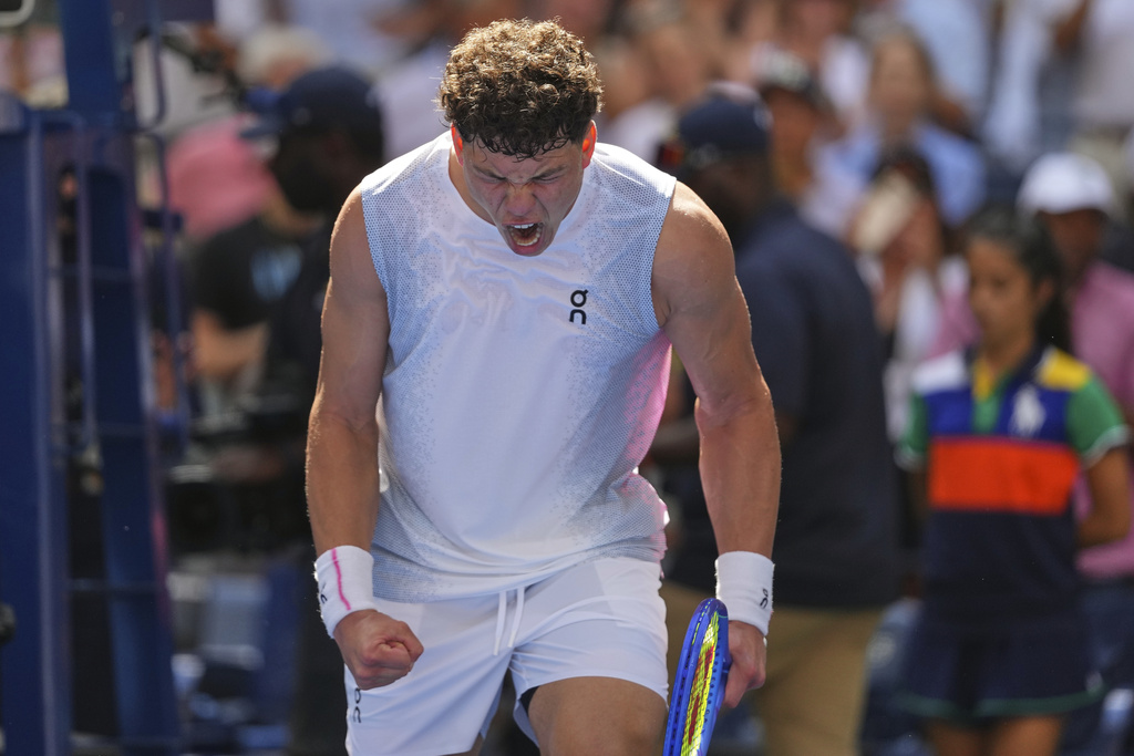 Ben Shelton, of the United States, reacts after defeating Ignacio Buse, of Peru, during the first round of the US Open tennis championships, Sunday, Aug. 24, 2025, in New York. (AP Photo/Kirsty Wigglesworth)