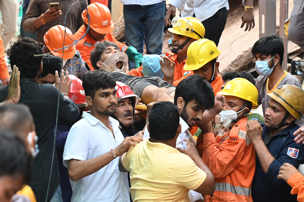 Rescue workers carry a student they have rescued from the debris of a collapsed building in New Delhi, India, Sunday, Sept. 6, 2026.(AP Photo/ Vipin)